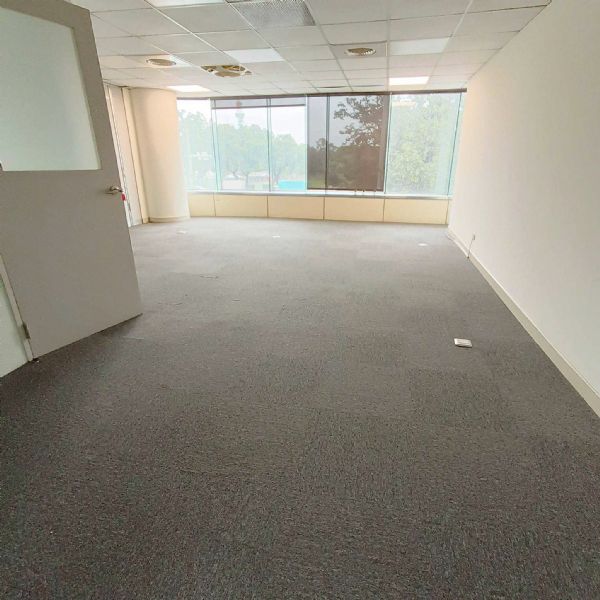 近唭哩岸捷運站邊間辦公室台北市北投區辦公室出租-照片2