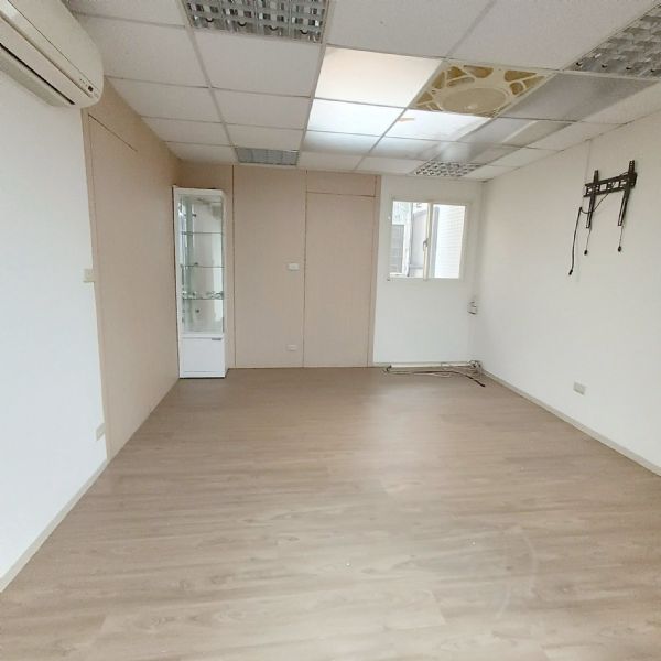 近唭哩岸捷運站邊間辦公室台北市北投區辦公室出租-照片6
