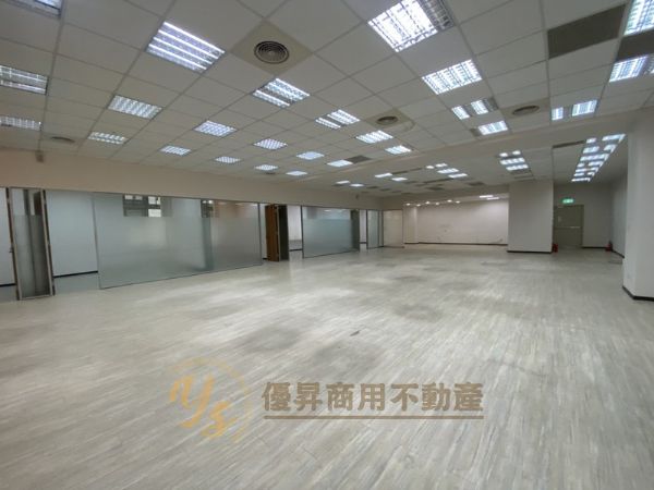 優質裝潢隔間、近捷運台北市內湖區辦公室出租-照片2