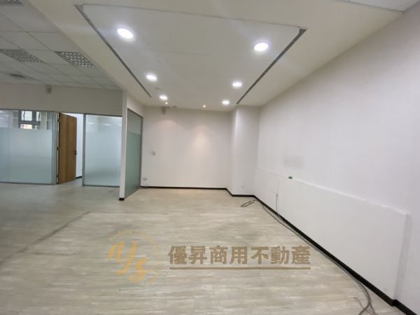 優質裝潢隔間、近捷運台北市內湖區辦公室出租-照片4