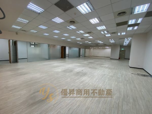 優質裝潢隔間、近捷運台北市內湖區辦公室出租-照片7