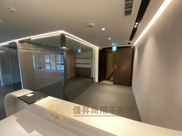 高質感時尚裝潢有陽台、採光佳台北市中山區辦公室出租-照片3