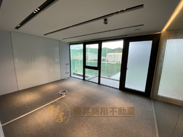 高質感時尚裝潢有陽台、採光佳台北市中山區辦公室出租-照片5