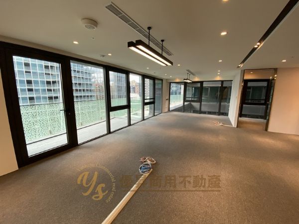 高質感時尚裝潢有陽台、採光佳台北市中山區辦公室出租-照片7