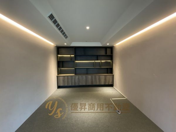 高質感時尚裝潢有陽台、採光佳台北市中山區辦公室出租-照片10