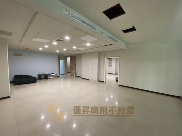現成裝潢隔間、屋況佳台北市中山區辦公室出租-照片7