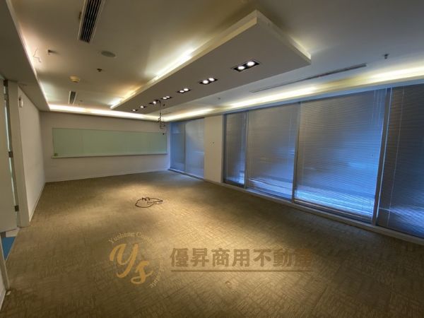 漂亮裝潢設計、屋況優台北市南港區辦公室出租-照片3