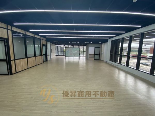 優質裝潢、採光佳、有陽台台北市南港區辦公室出租-照片7