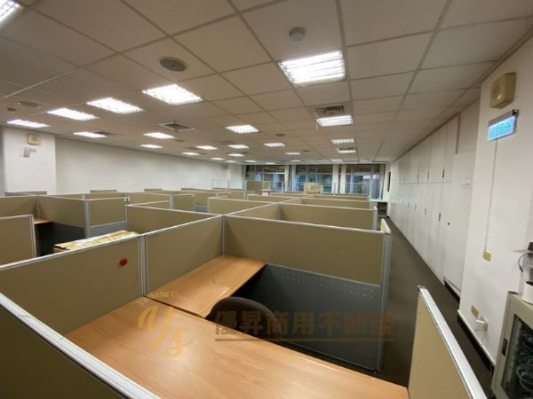 優質裝潢隔間附OA、近捷運台北市內湖區辦公室出租-照片2