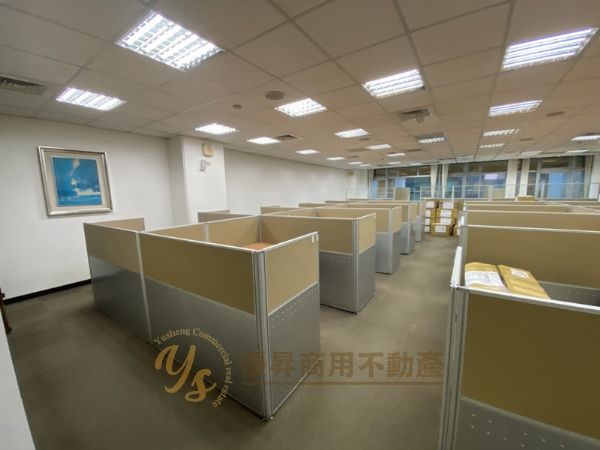 優質裝潢隔間附OA、近捷運台北市內湖區辦公室出租-照片4