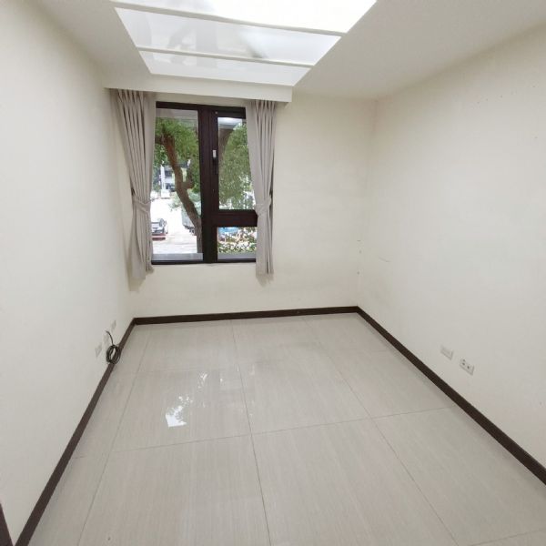 奇岩站-重劃區優質四房台北市北投區電梯華廈出租-照片3