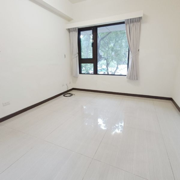 奇岩站-重劃區優質四房台北市北投區電梯華廈出租-照片4