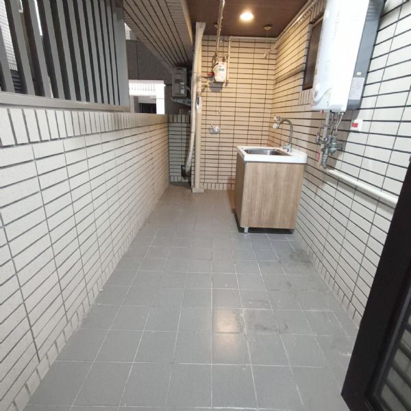 奇岩站-重劃區優質四房台北市北投區電梯華廈出租-照片8