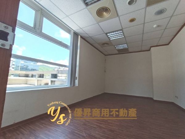 一層兩戶氣派門廳、現成裝潢、難得釋出台北市中山區辦公室出租-照片2