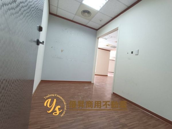 一層兩戶氣派門廳、現成裝潢、難得釋出台北市中山區辦公室出租-照片8
