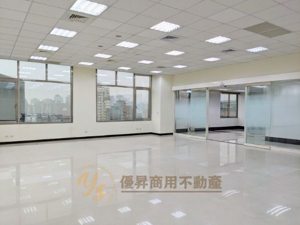 方正格局、高樓層採光好、交通便利台北市南港區辦公室出租-照片5