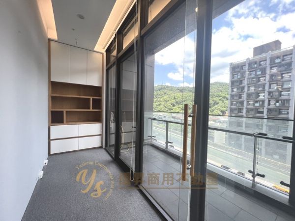 大直捷運站旁、漂亮隔間裝潢、可立即進駐台北市中山區辦公室出租-照片5