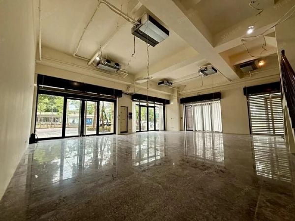捷運口三角窗黃金店面台北市中正區店面出租-照片2