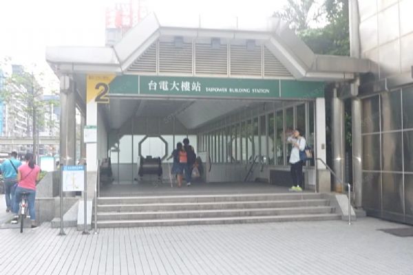 捷運口三角窗黃金店面台北市中正區店面出租-照片3