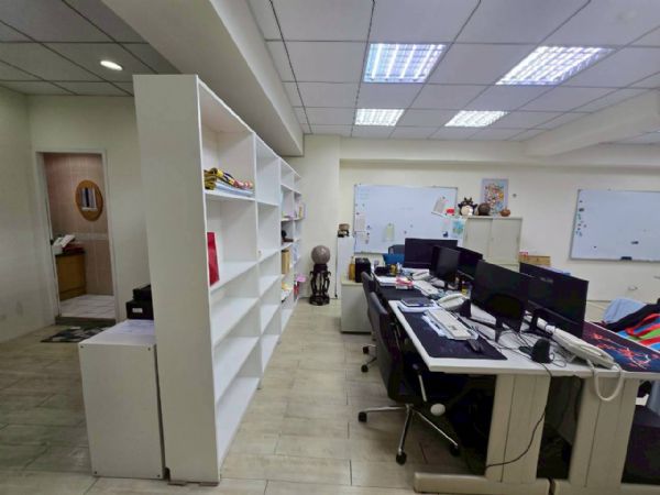 劍潭捷運站  交通便利  空間方正好規劃台北市士林區辦公室出租-照片4