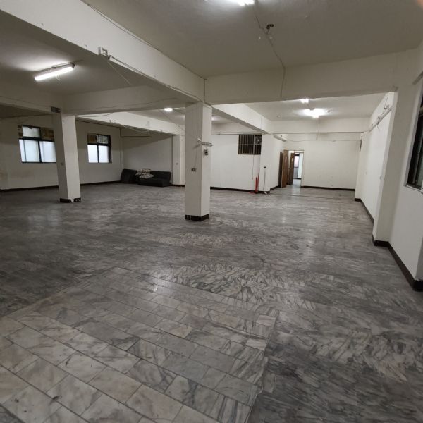 一層一戶 無隔間 格局方正新北市新莊區辦公室出租-照片2