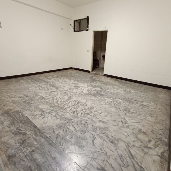 一層一戶 無隔間 格局方正新北市新莊區辦公室出租-照片6