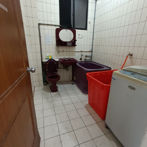 一層一戶 無隔間 格局方正新北市新莊區辦公室出租-照片8