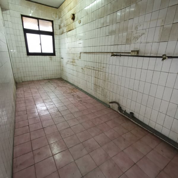 一層一戶 無隔間 格局方正新北市新莊區辦公室出租-照片9