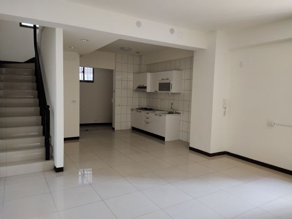 湯城世紀桃園市中壢區透天出租-照片4