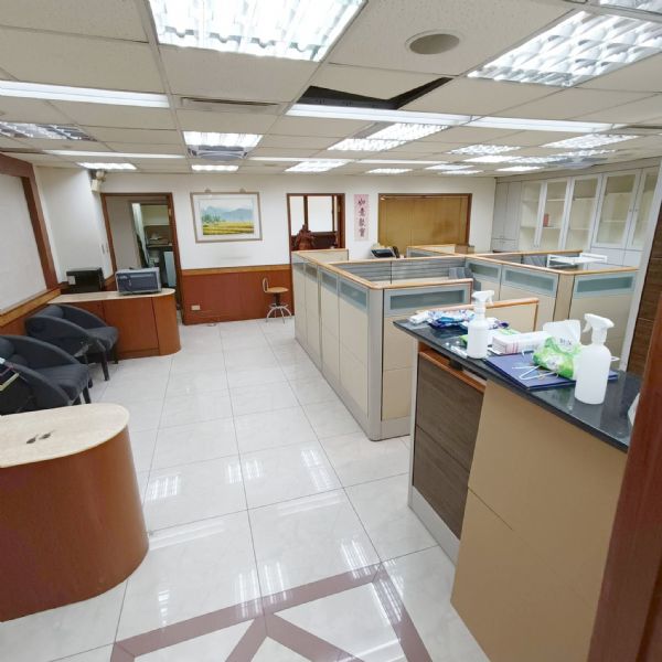 正唭哩岸讚美電梯辦公台北市北投區辦公室出租-照片6