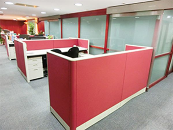 微型個人工作桌(座位)出租，近捷運台北市大安區辦公室出租-照片2